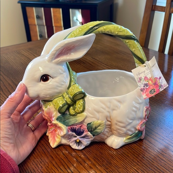 Ceramic Floral Bunny Basket - Picture 5 of 9